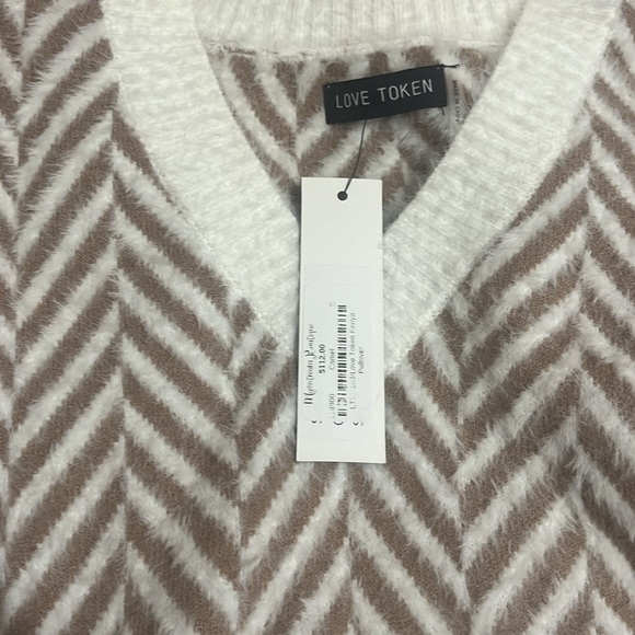 Love token brand new sweater size small - Picture 2 of 4